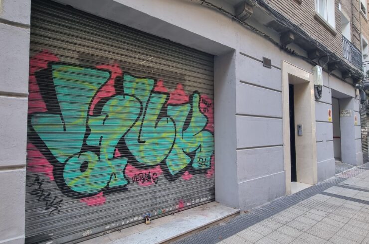 SE ALQUILA LOCAL EN CALLE MADRE VEDRUNA