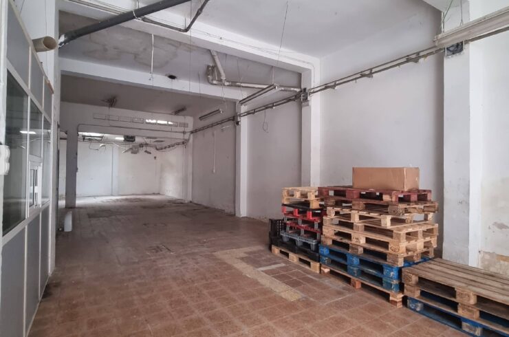 AMPLIO LOCAL ALMACEN EN VENTA EN CALLE ROM&Aacute;N IZUZQUIZA
